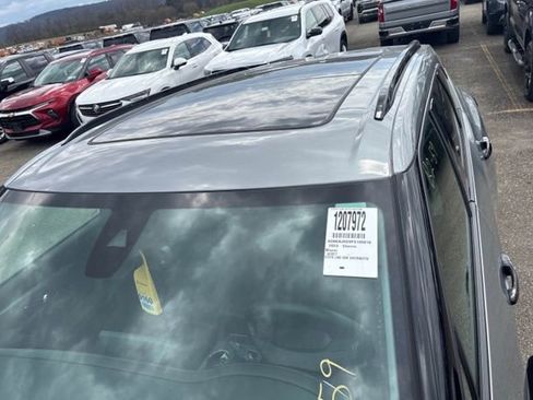 Used 2023 Chevrolet Blazer LT image 3