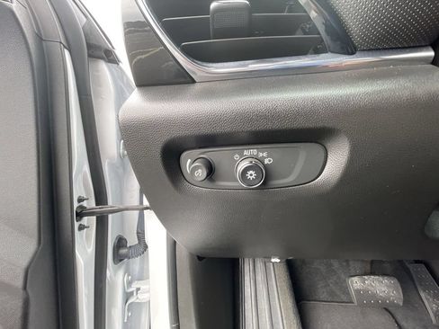 Certified 2023 Chevrolet Traverse RS FWD image 17