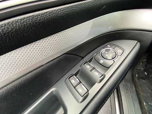 Used 2017 Ford Explorer XLT w/ Equipment Group 202A FWD image 10