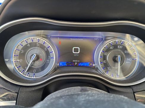 Used 2023 Chrysler 300 Touring L w/ Comfort Group image 5