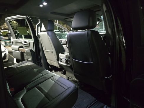 Used 2021 GMC Sierra 2500 Denali w/ Denali Black Diamond Edition image 11