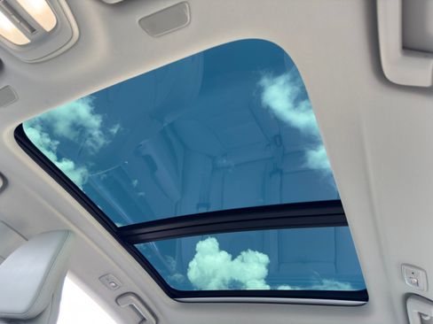 Used 2024 Volvo S90 T8 Ultimate image 12