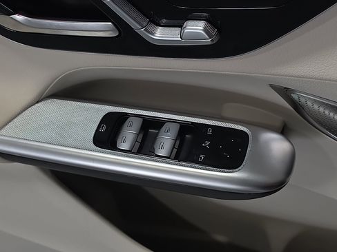 Certified 2025 Mercedes-Benz GLC 300 image 27