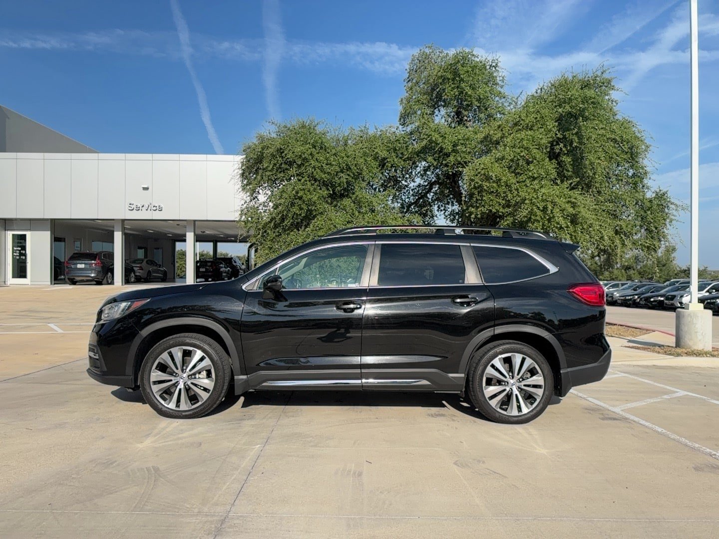 Used 2020 Subaru Ascent Limited w/ Technology Package AWD/4WD image 3