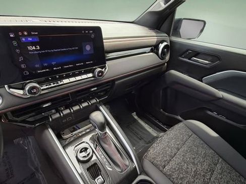 Used 2024 Chevrolet Colorado Z71 w/ Z71 Convenience Package 2 AWD/4WD image 24