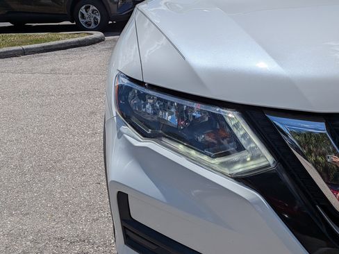 Used 2019 Nissan Rogue SV AWD/4WD image 10