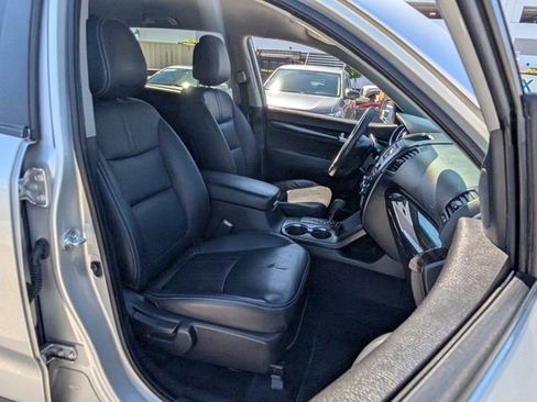 Used 2013 Kia Sorento LX w/ Convenience Pkg image 14