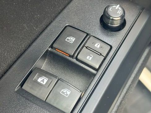 Used 2022 Toyota Tacoma SR image 16