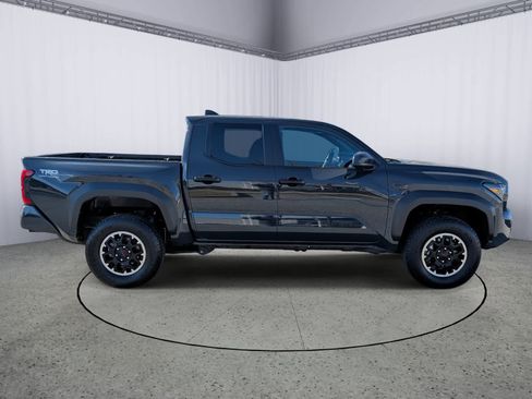 Used 2025 Toyota Tacoma TRD Off-Road image 2