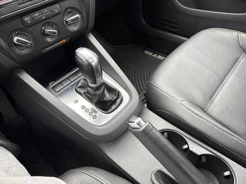 Used 2013 Volkswagen Jetta SE image 23