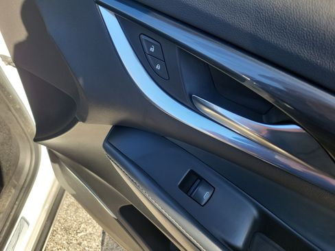 Used 2022 Buick Enclave Essence image 11