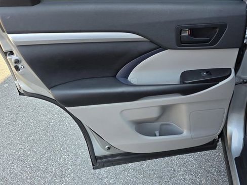 Used 2019 Toyota Highlander Plus image 32