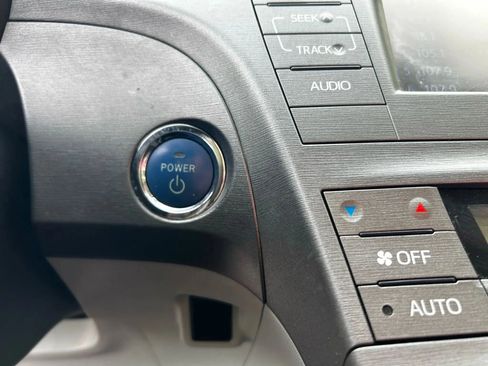 Used 2014 Toyota Prius Two image 21