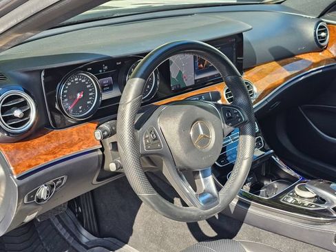 Used 2017 Mercedes-Benz E 300 4MATIC image 7