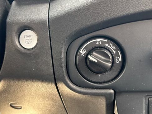 Used 2022 Nissan Frontier SV image 39