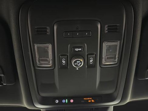 Used 2024 Cadillac Escalade ESV Luxury w/ LPO, Floor Liner Package AWD/4WD image 34