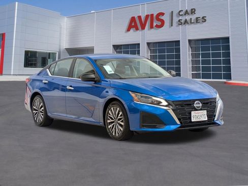 Used 2025 Nissan Altima 2.5 SV FWD image 3