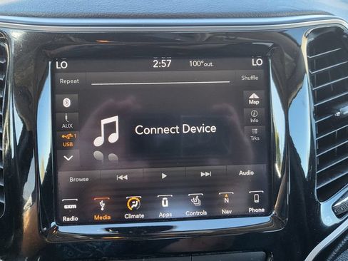 Used 2019 Jeep Cherokee Limited FWD image 38