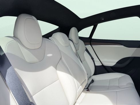 Used 2025 Tesla Model S image 42