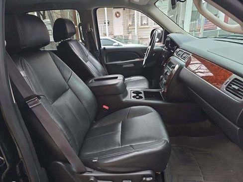 Used 2014 Chevrolet Suburban LS image 7