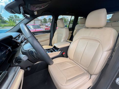 Used 2023 Jeep Grand Cherokee Limited w/ Luxury Tech Group II AWD/4WD image 22
