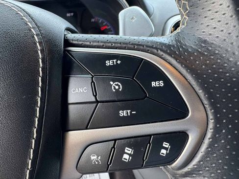 Used 2017 Jeep Grand Cherokee SRT AWD/4WD image 16