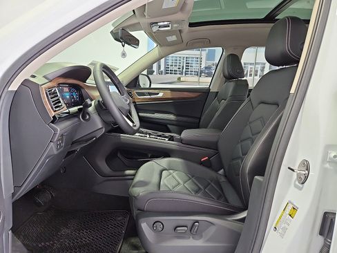 New 2026 Volkswagen Atlas SE FWD image 17