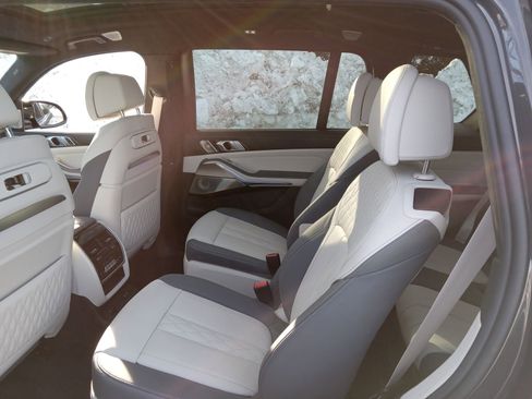 Used 2023 BMW X7 M60i w/ Executive Package image 24