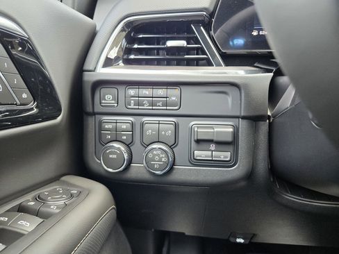 New 2026 Chevrolet Suburban Premier w/ Sun And Tow Package AWD/4WD image 13