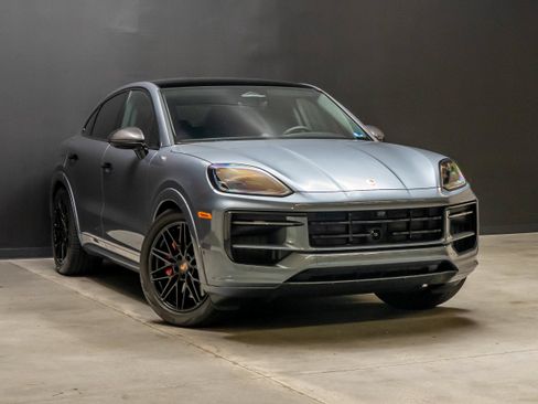 Certified 2026 Porsche Cayenne GTS AWD/4WD image 9