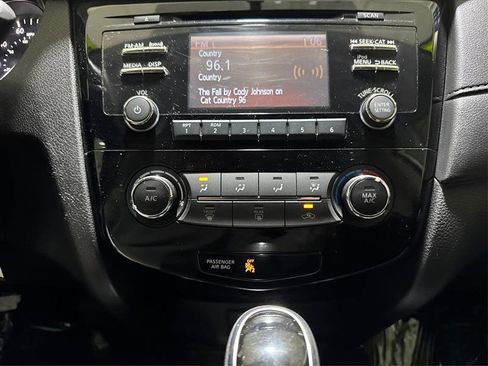 Used 2017 Nissan Rogue S AWD/4WD image 26