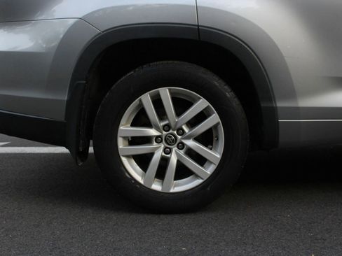 Used 2016 Toyota Highlander LE image 5