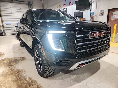 Used 2025 GMC Yukon XL AT4 image 5