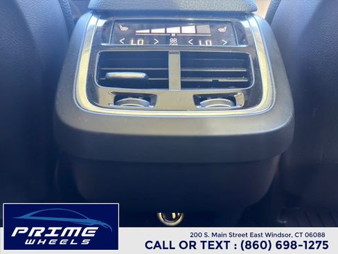 Used 2016 Volvo XC90 T6 Momentum w/ Momentum Plus Package AWD/4WD image 19