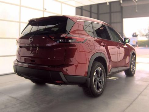 Certified 2025 Nissan Rogue SV w/ SV Premium Package FWD image 6