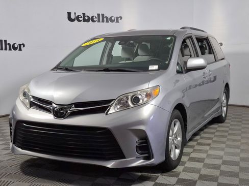 Used 2018 Toyota Sienna LE image 3
