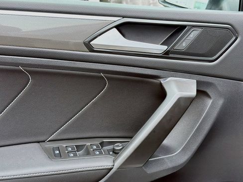 Used 2022 Volkswagen Tiguan SE R-Line FWD image 18