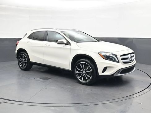 Used 2017 Mercedes-Benz GLA 250 4MATIC image 2