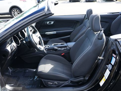 Used 2019 Ford Mustang Convertible w/ Ecoboost Performance Package image 18