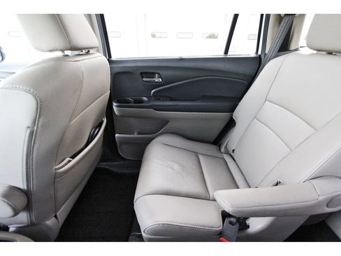 Used 2020 Honda Pilot Touring image 12