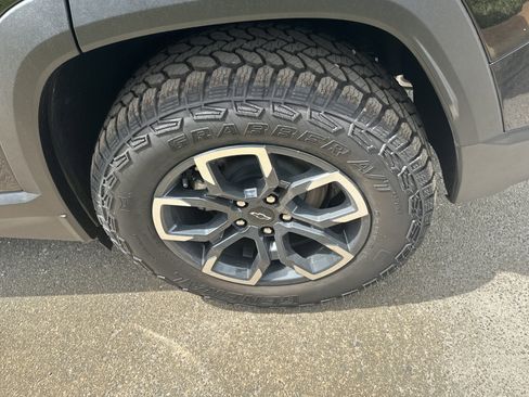 New 2026 Chevrolet Equinox ACTIV w/ Convenience Package III AWD/4WD image 8