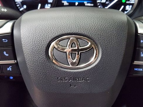 Used 2021 Toyota Highlander XLE FWD image 49