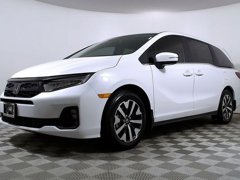 Certified 2026 Honda Odyssey EX-L image 2