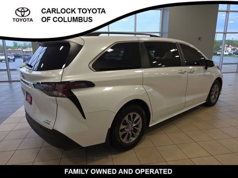 Used 2024 Toyota Sienna XLE FWD image 7