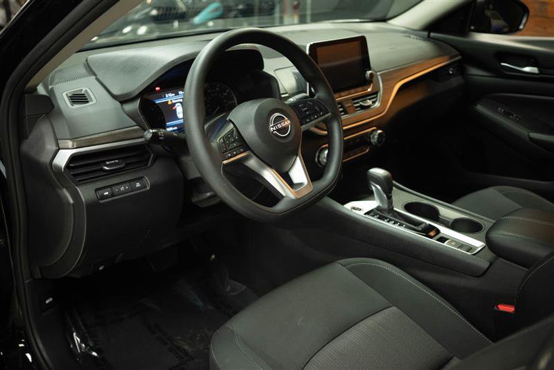 Used 2025 Nissan Altima 2.5 SV AWD/4WD image 9