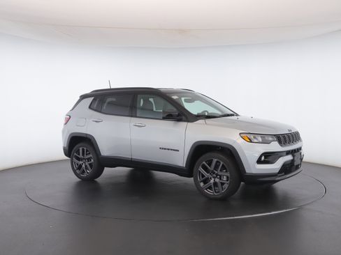 Used 2026 Jeep Compass Limited image 31