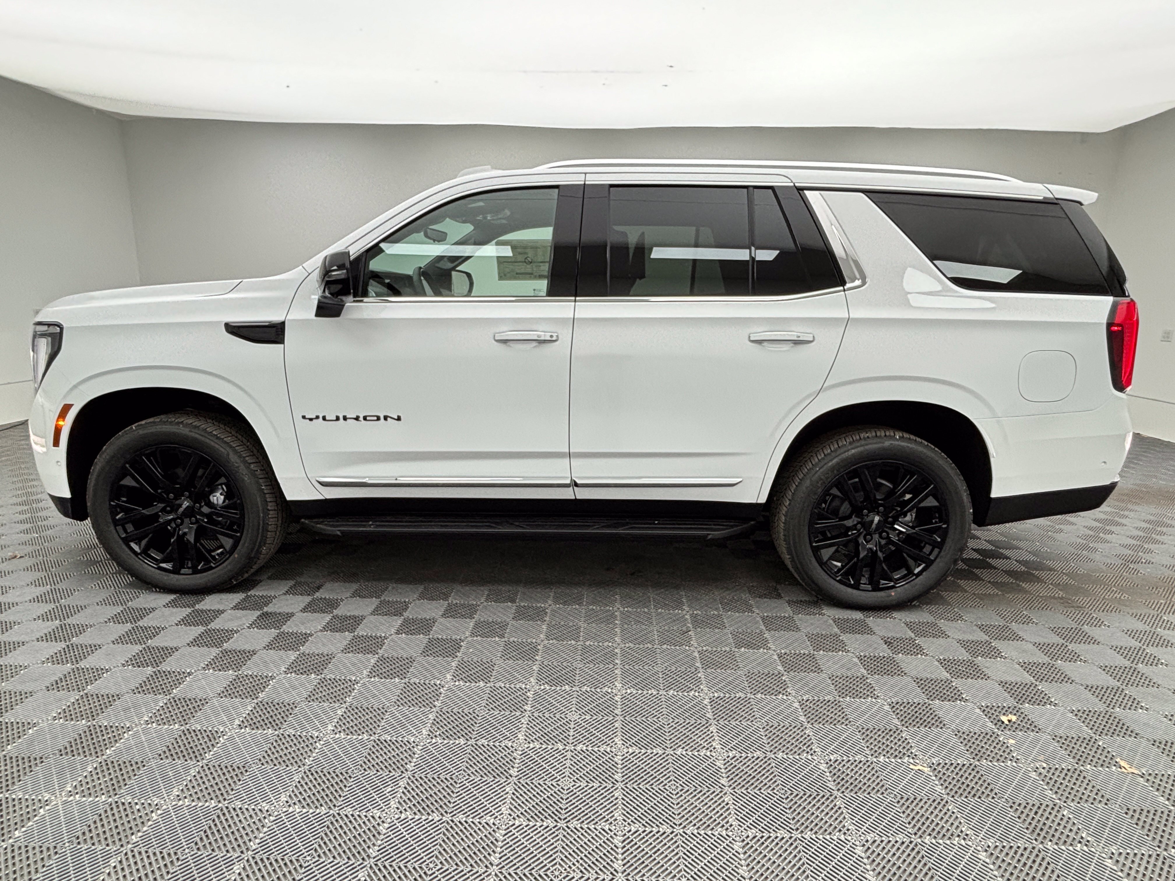 New 2026 GMC Yukon Elevation w/ Elevation Premium Package AWD/4WD image 17