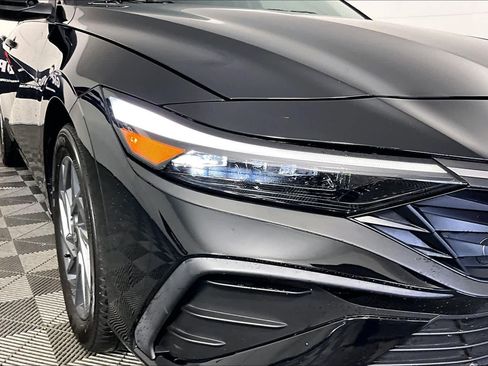 Used 2025 Hyundai Elantra Hybrid FWD image 27