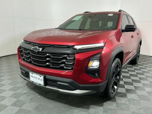 Used 2025 Chevrolet Equinox LT w/ Convenience Package II FWD image 2
