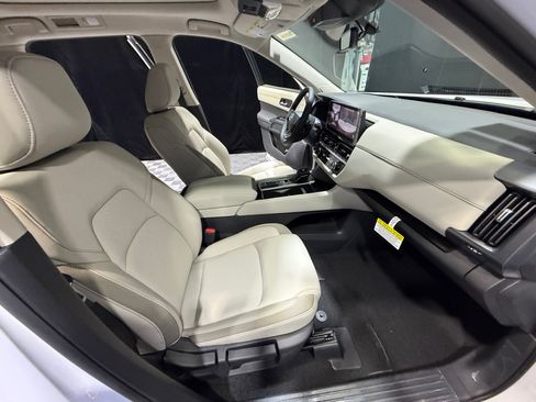 New 2026 Nissan Pathfinder SL w/ SL Premium Package (P04) FWD image 19
